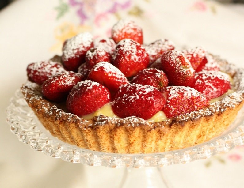Crostata di farro con crema di limone e fragole