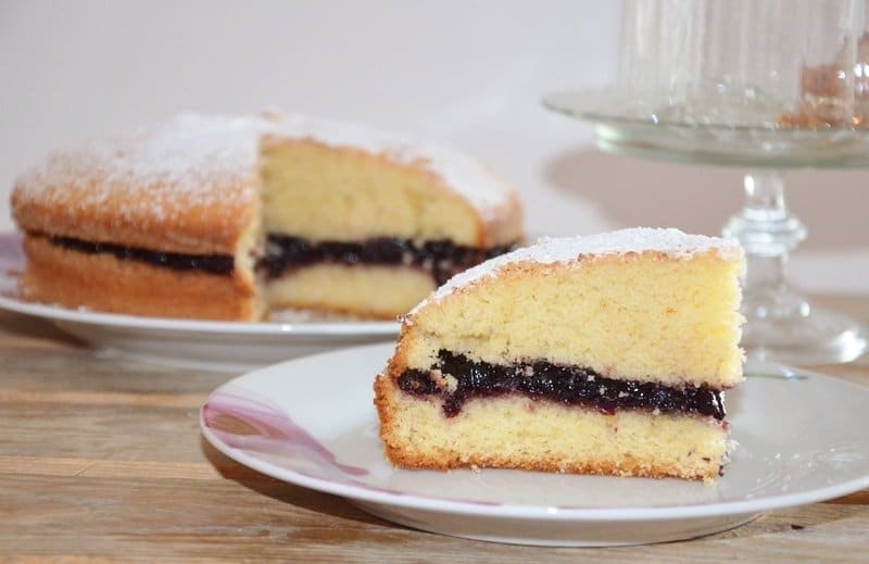 Torta margherita farcita ai mirtilli