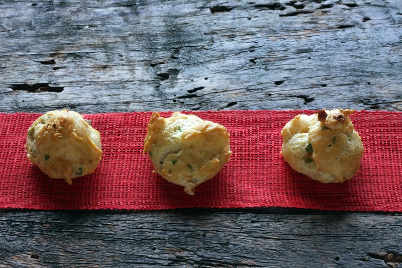 Mini bignè con noci e gorgonzola