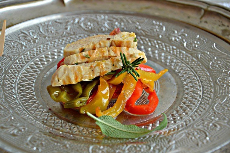 Pollo al limone con peperoni aromatici