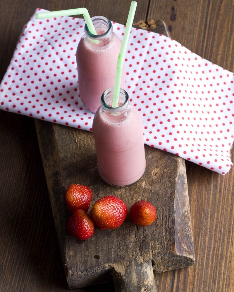 Smoothie alle fragole e melissa