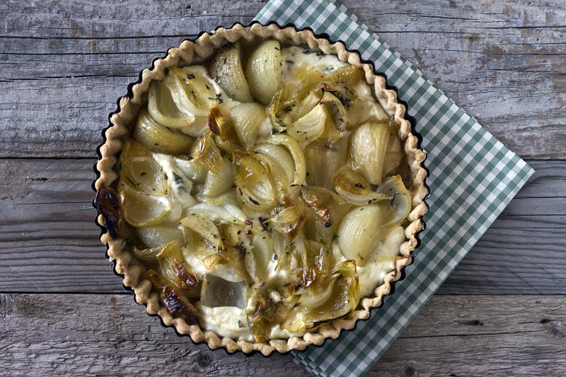 Tarte al farro con cipolle caramellate e ricotta