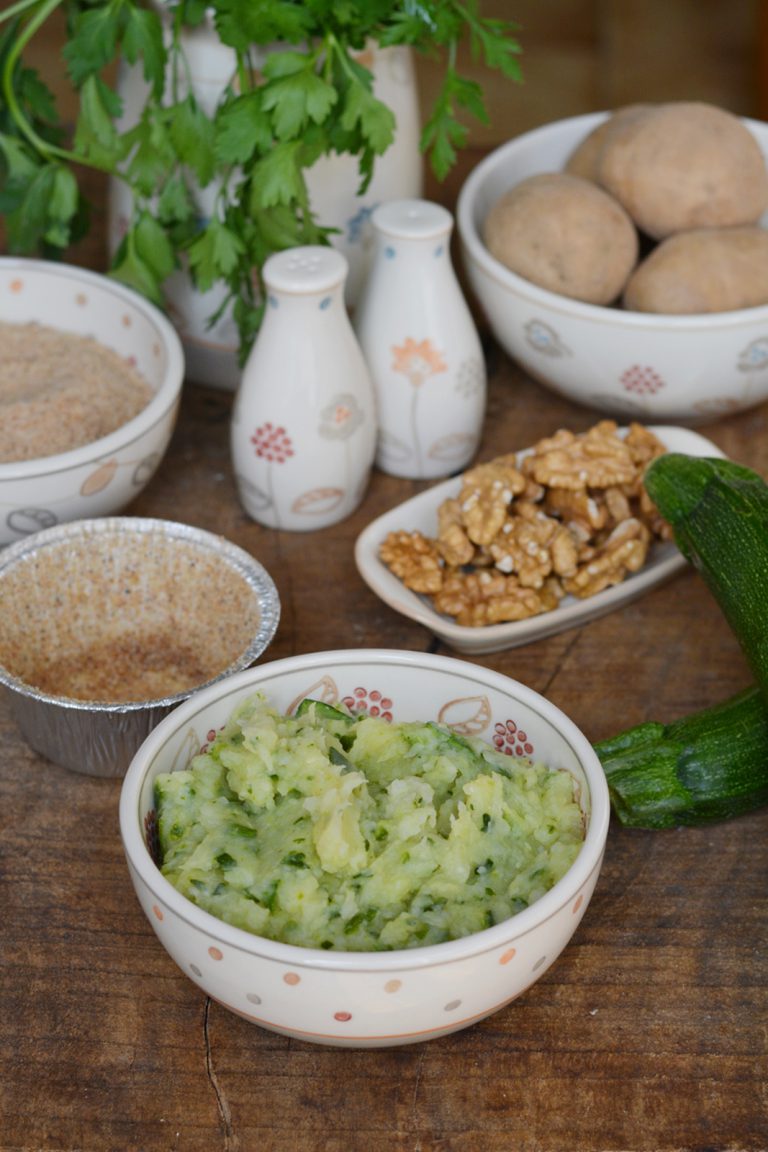 Sformatini di zucchine e patate: cuocere al vapore e aggiungere gli ingredienti