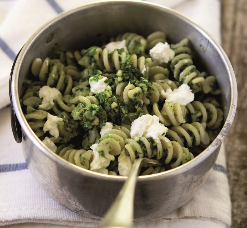 Fusilli di farro al pesto di rucola e formaggio caprino - Vallé Italia