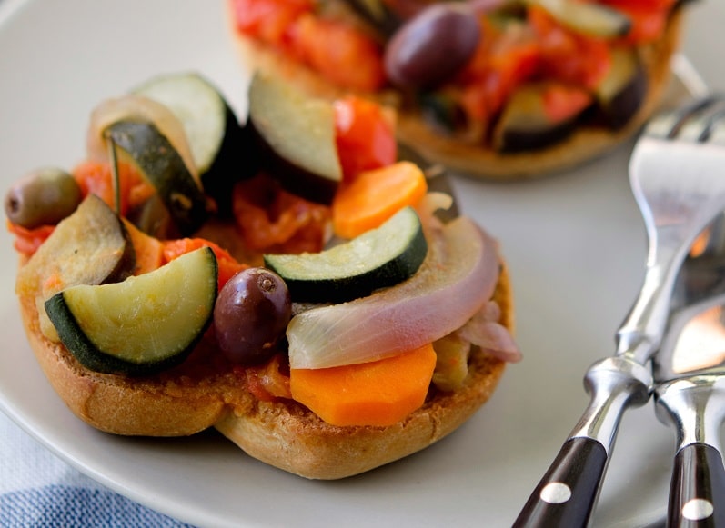 Friselle di grano duro con ratatouille di verdure