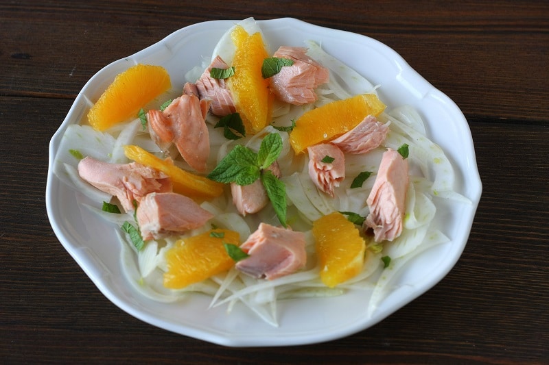 Insalata di salmone con finocchio e arancia