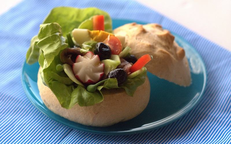 Pan bagnat alla nicoise