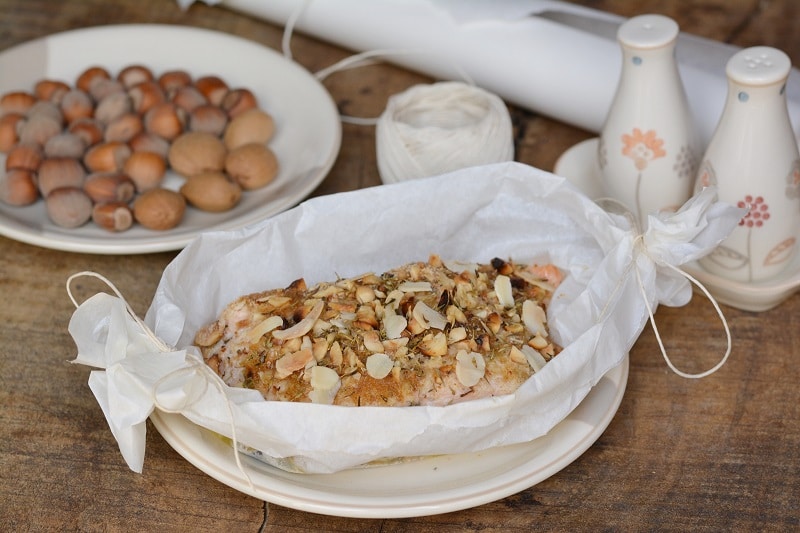Salmone in crosta di mandorle e nocciole