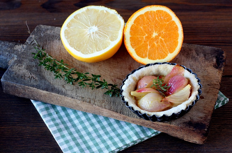 Tartelettes di scalogni caramellati agli agrumi