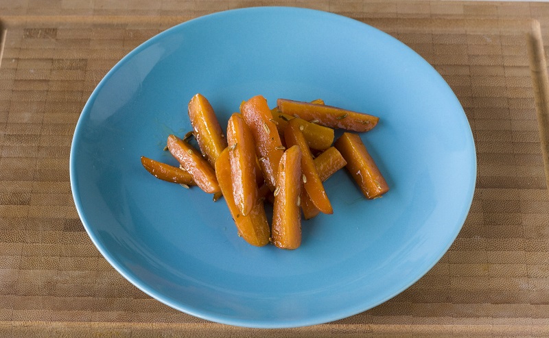 Carotine novelle con semi di finocchio e aceto