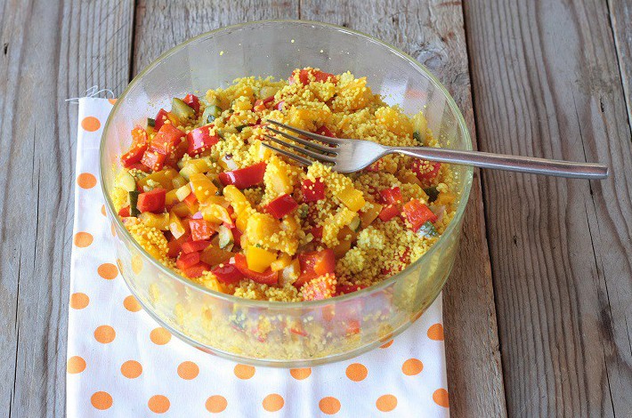 Cous cous di farro speziato con verdure e semi di lino