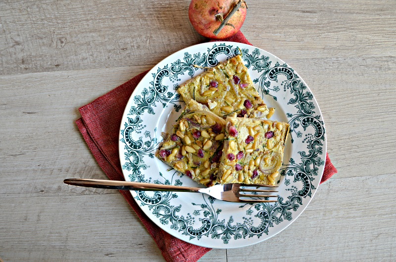 Farinata con melagrana e pinoli