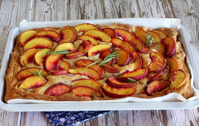 Focaccia integrale alle pesche