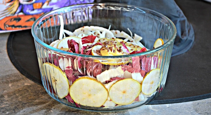 Insalata di radicchio, uova e semi di lino