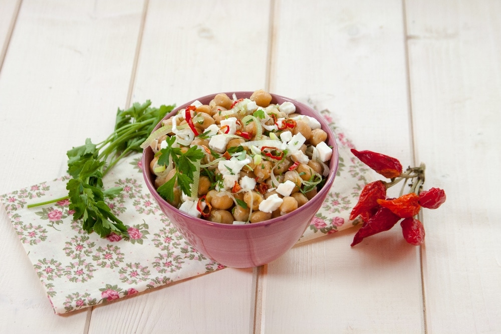 Insalata di ceci, feta e prezzemolo
