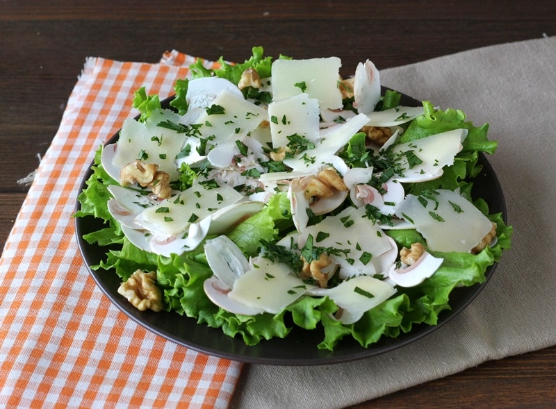 Insalata con champignons e noci