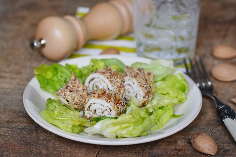 Involtini di pollo in crosta di mandorle