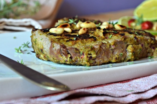 Lombata di vitello ai pinoli e erbe aromatiche