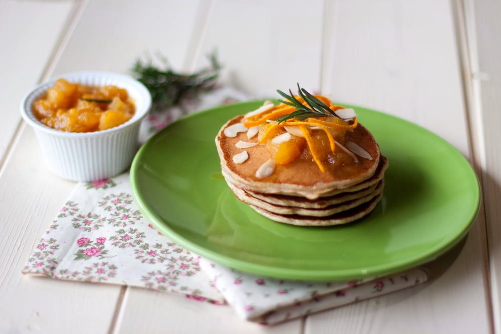 Pancakes integrali con marmellata di arancia