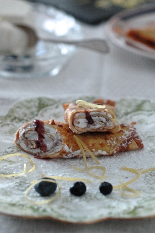 Roll integrali con labna al cedro e coulisse di mirtilli