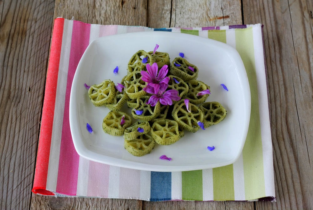 Ruote estive con pesto alle erbe