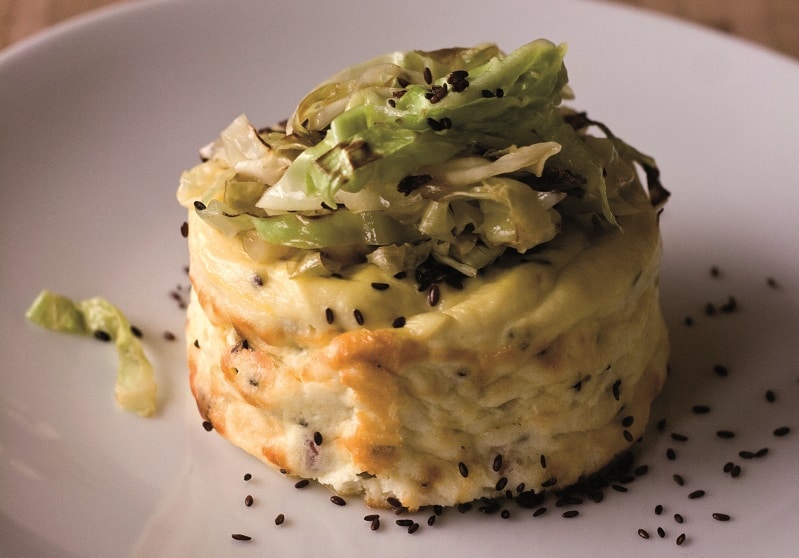 Sformatini di ricotta, salmone, semi di lino e verza