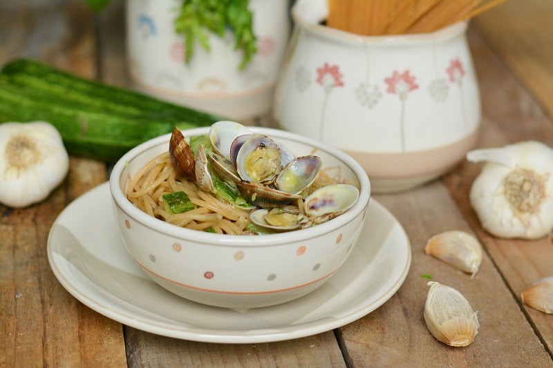 Spaghetti con vongole e zucchine