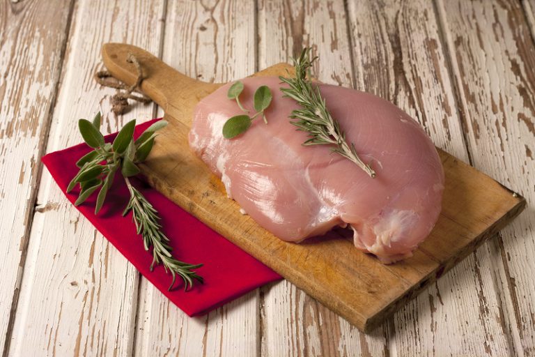 Arrosto di tacchino al latte - Aprite la fesa di tacchino.
