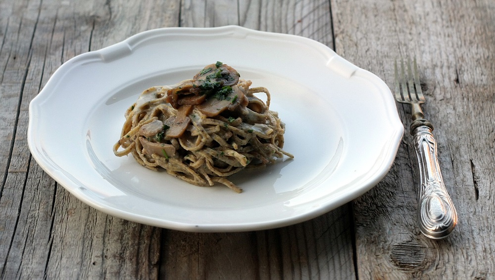 Tagliolini di grano saraceno con salsa ai funghi
