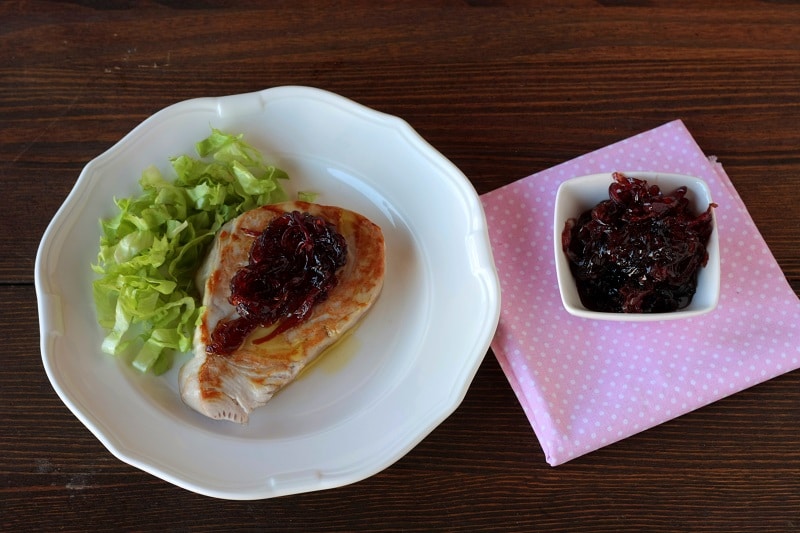 Tonno scottato con marmellata di cipolla rossa