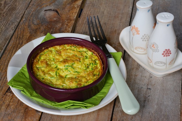 Tortino di uova e zucchine profumato alla salvia