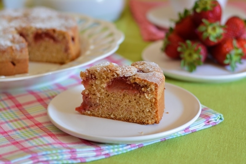 Torta al farro con le fragole