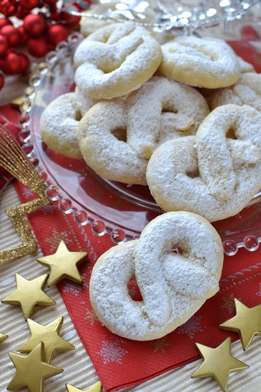 Biscotti Di Natale In Pasta Frolla.Biscotti Di Natale I Gustosissimi Torcetti Di Pasta Frolla