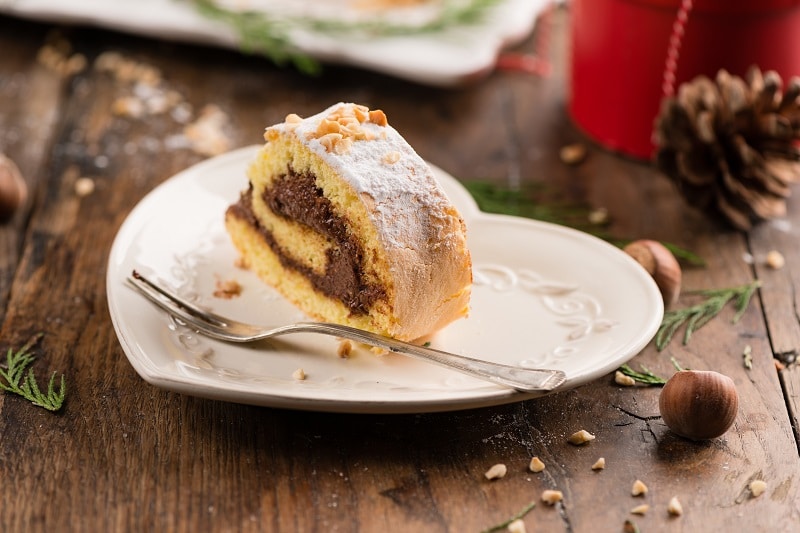 Rotolo al cioccolato e nocciole