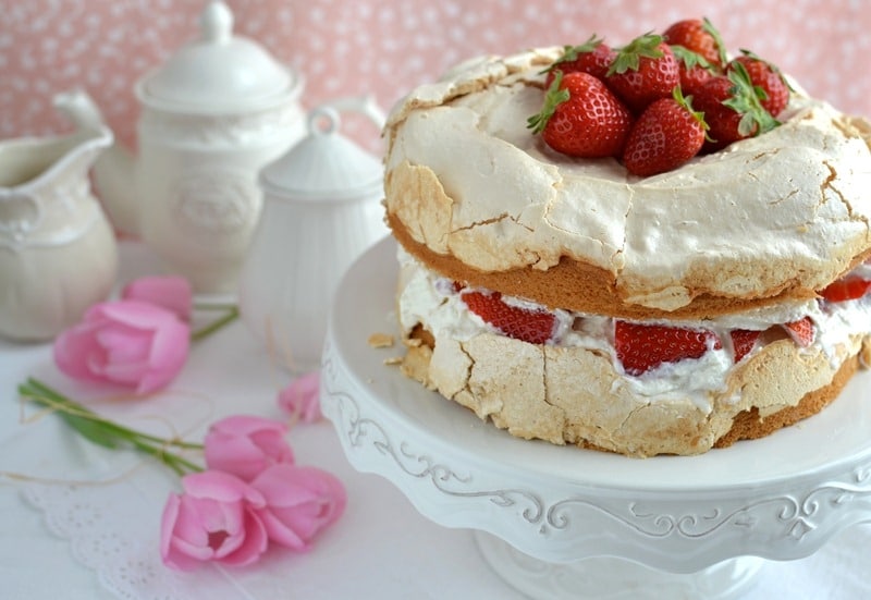 Torta meringata alle fragole per la mamma
