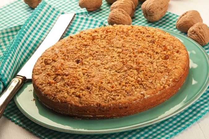 Torta di noci: lasciar raffreddare e servire