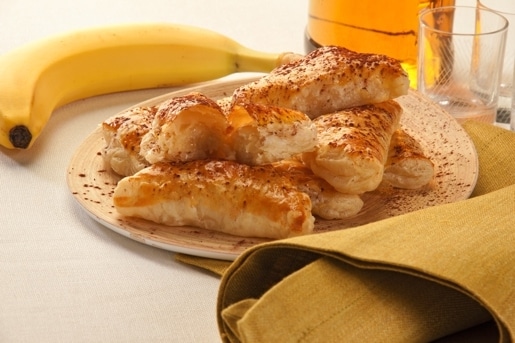 Fagottini di sfoglia alla banana e cioccolato bianco
