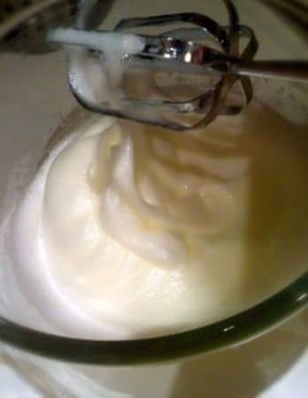 Preparazione torta pere e cioccolato senza burro 1
