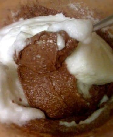 Preparazione torta pere e cioccolato senza burro 2