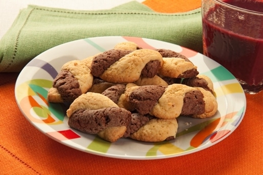 Biscotti bicolore “abbracci al cioccolato”