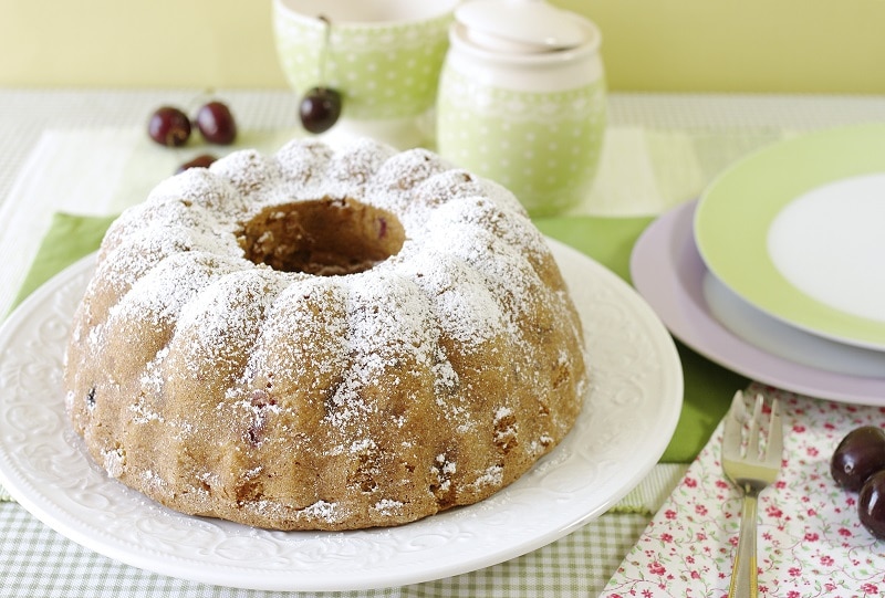 Ciambella con ciliegie