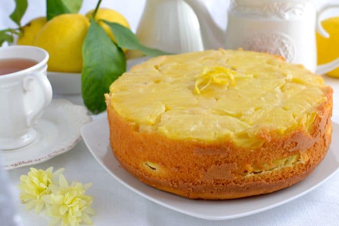 Torta morbida all'ananas: sfornare e lasciare raffreddare