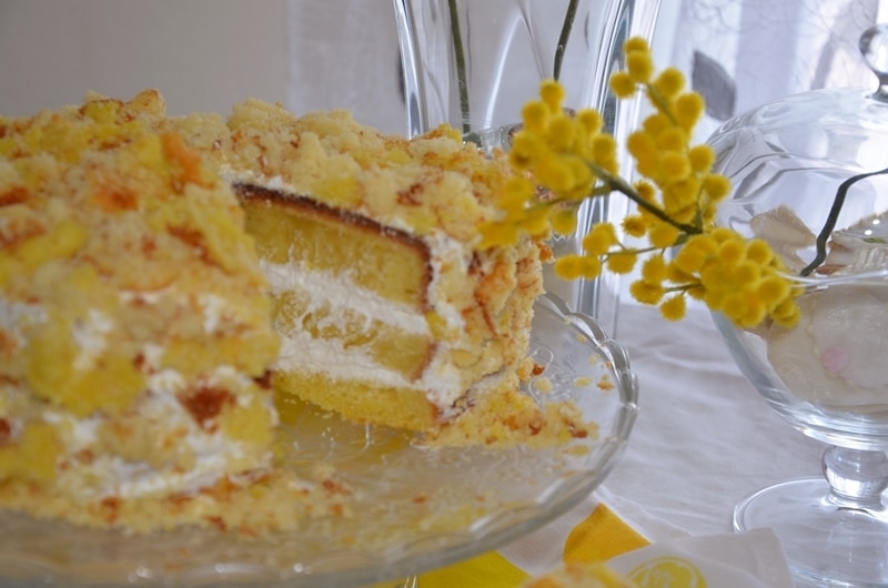 Torta mimosa con mousse bianca