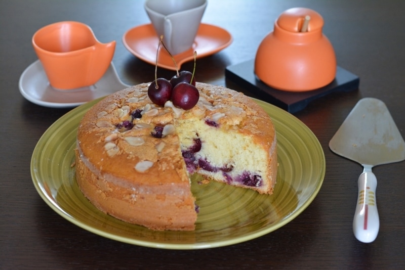 Torta di farro e ciliegie