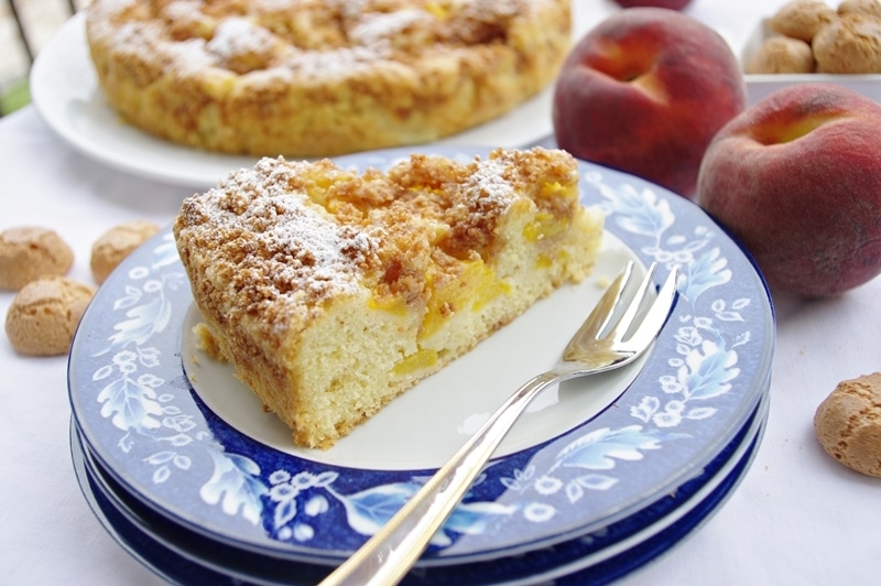Torta soffice di pesche ed amaretti