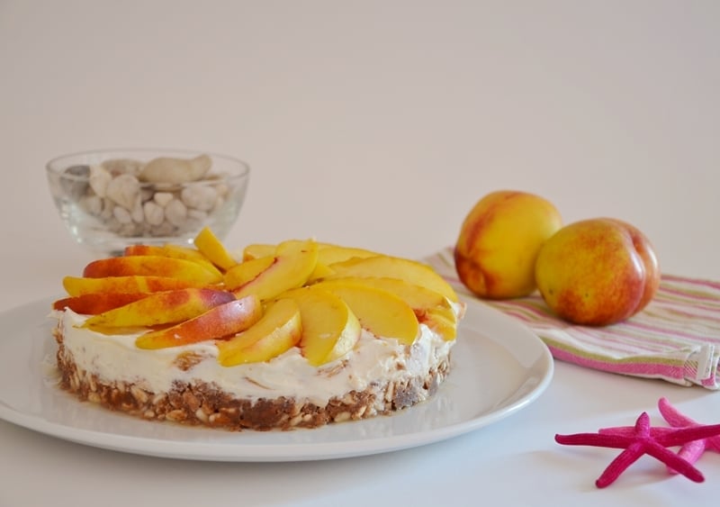 Torta fredda con yogurt e pesche