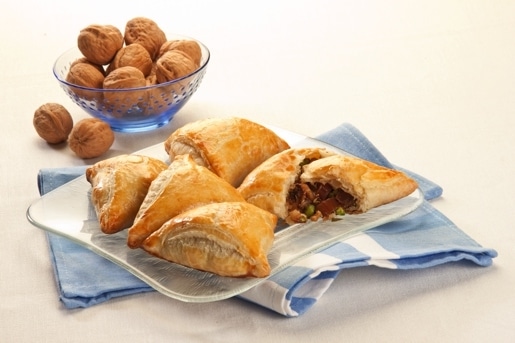 Triangoli di sfoglia farciti di frutta secca