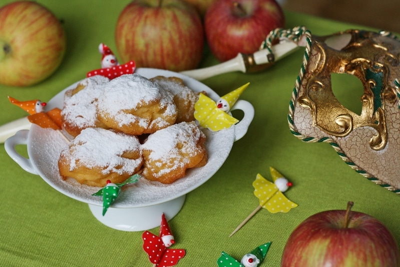Frittelle alle mele di Carnevale