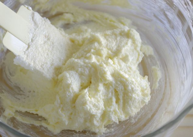 Torta soffice al limone: montare a neve gli albumi