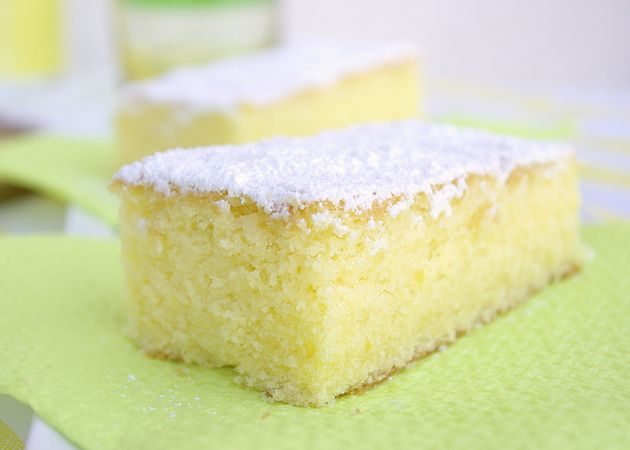 Torta soffice al limone: sfornare, raffreddare e servire